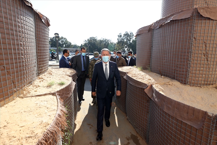 Millî Savunma Bakanı Hulusi Akar, İtalya ve İngiltere Savunma Bakanları ile Sicilya’daki Üçlü Toplantıda Bir Araya Geldi